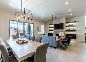Dining - Arcadia 39 | Sleeps 20 * Red Rock Views * Ideal Family Accommodations (Santa Clara)