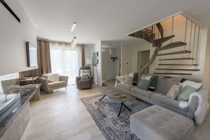 Fernseher, Kamin