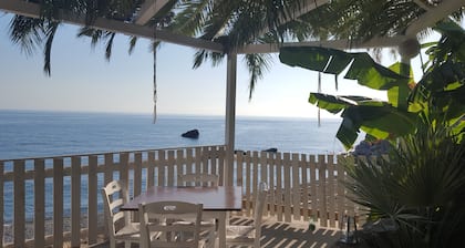Villa Anna - Apartment with a stunning sea view just minutes from the beach