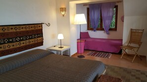 2 Schlafzimmer, Schreibtisch, Bügeleisen/Bügelbrett, Reisekinderbett