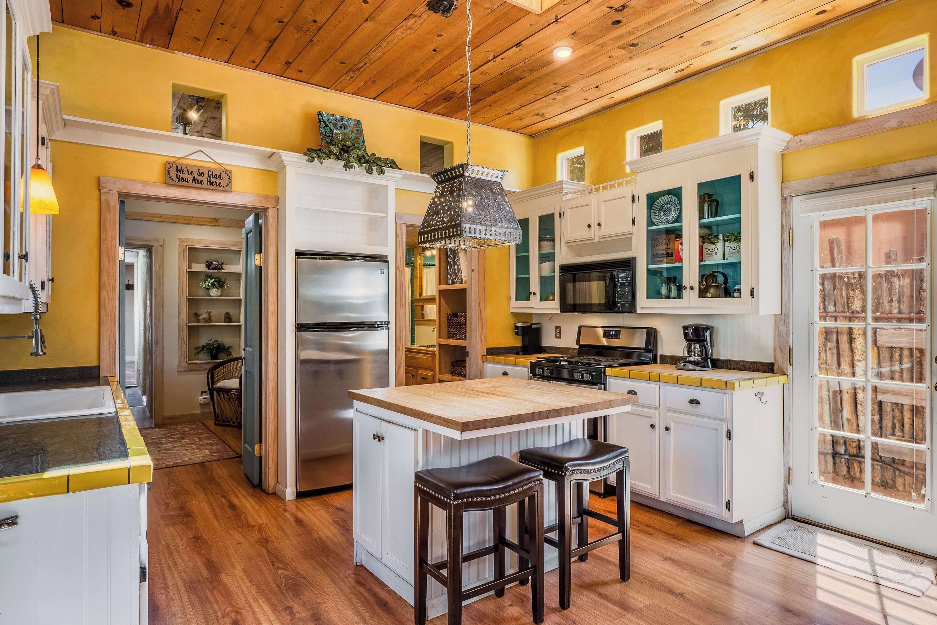 ثلاجة، ميكروويف، فرن، موقد طهي مسطح