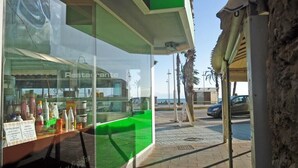 A storefront with a green sign reading "Heloardo Artesano" and a window displaying various products. - Ermitana 2º-B (Peñiscola)