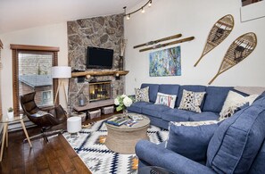 Smart TV, fireplace - Ski lodge chic East Vail Condo w/Stunning Views, Free Shuttle Access, Hot Tub (Vail)