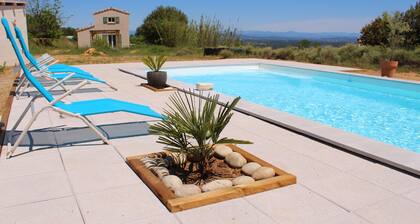 Gorges de l'ArdÚche - Gite 4/6 pers + piscine privée sur parc et garrigue arboré