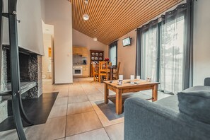 Télévision, cheminée