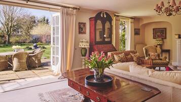 TV, fireplace, DVD player, ping pong