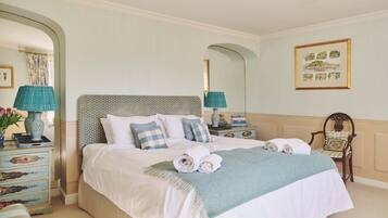 8 bedrooms, iron/ironing board, WiFi, bed sheets