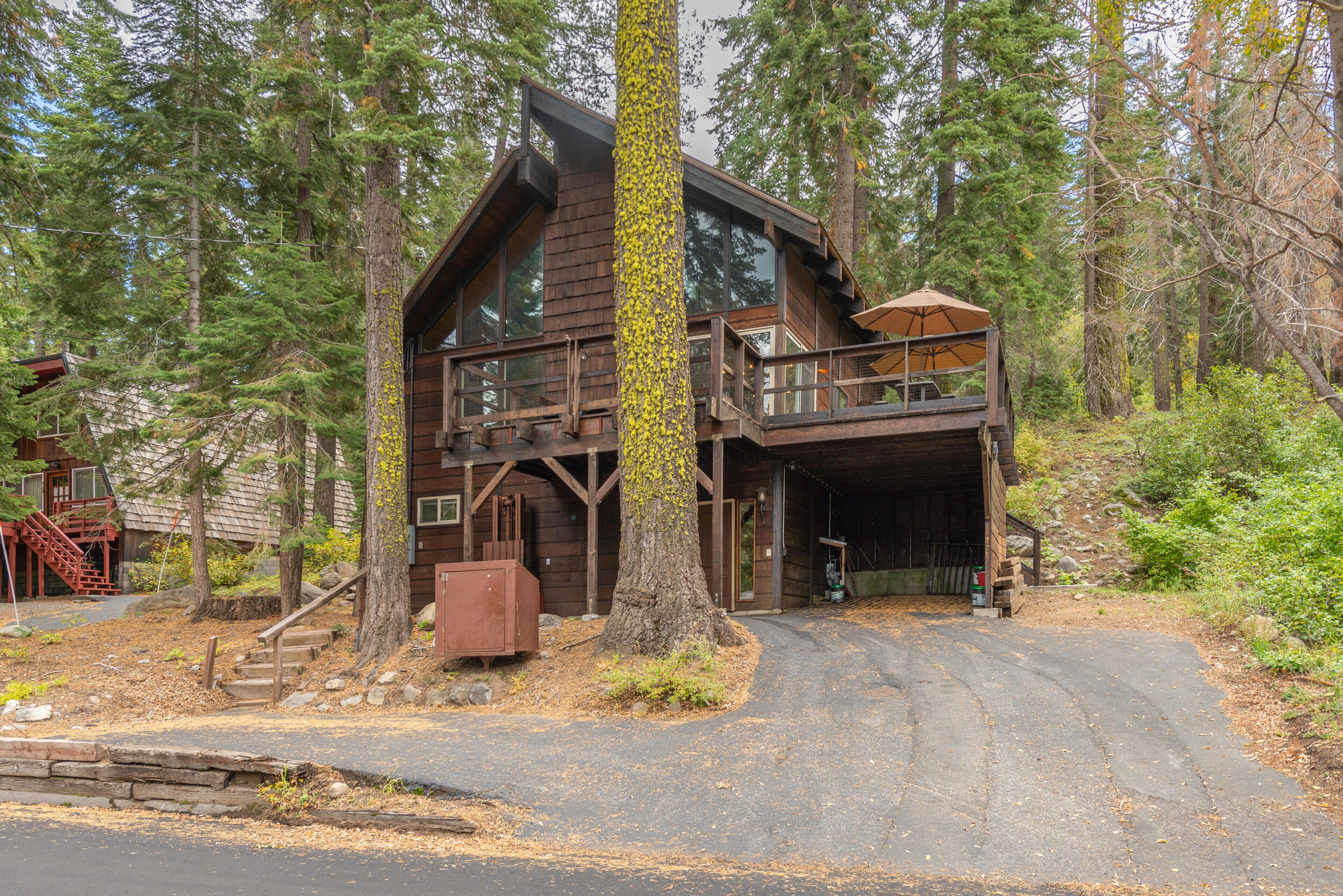 South Shore Stunner - Views of Donner Lake - SLEEPS 12!