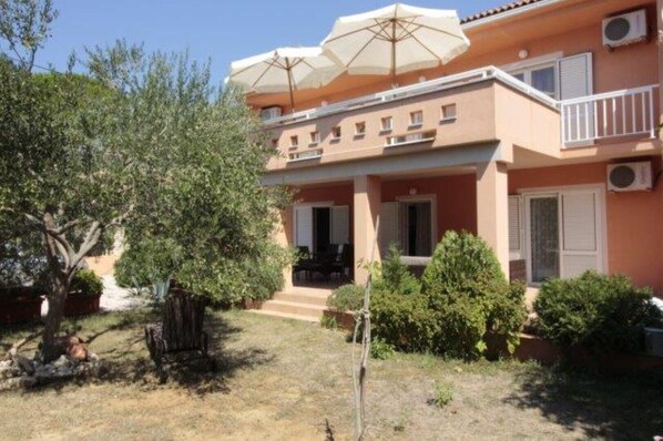 Exterior - Studio with Terrace in City center (Novalja)