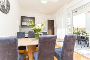 Dining - Apartments with Pool and Balcony (Novalja)