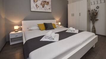 3 bedrooms, in-room safe, iron/ironing board, free WiFi