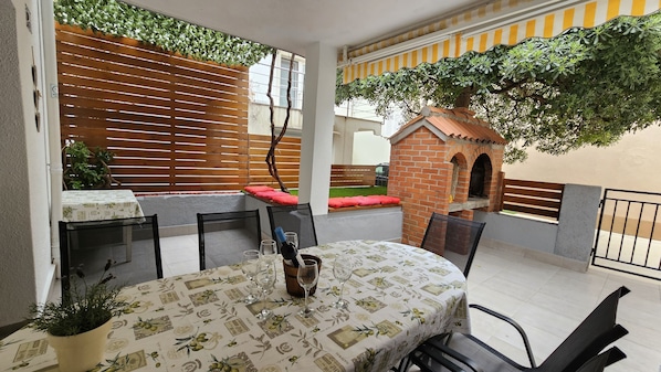 Outdoor dining
