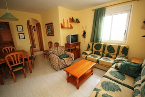 TV - "Nati"@MARISOL: 250m to the beach, private pool, A/C, WiFi, dog beach. (Riumar)