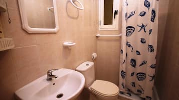 Bathtub, towels