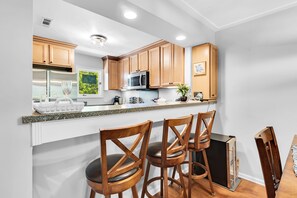 Fridge, microwave, oven, stovetop - Picturesque Marsh Views! 2 BR/2.5BA Tastefully Updated Villa! Neighborhood Pool! Amenity Cards! (Seabrook Island)