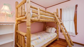 8 quartos, escrivaninha, Wi-Fi de cortesia, roupa de cama