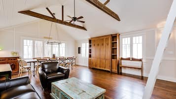 TV, fireplace, DVD player, stereo