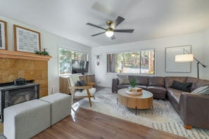 TV, fireplace