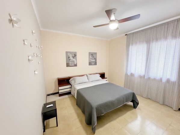 3 bedrooms, free WiFi, bed sheets, wheelchair access