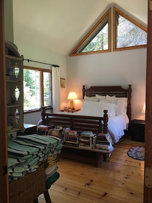 3 bedrooms, free WiFi, bed sheets - Beautiful Upper Peninsula Cottage (Hessel)