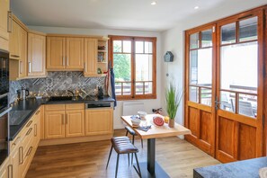 Kühlschrank, Mikrowelle, Ofen, Geschirrspüler