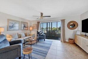 TV - Horizons West #105 is a Beautiful Gulf Front 1 Br, 1 Ba Condo on Siesta Key, #1 Beach In The USA! (Sarasota)
