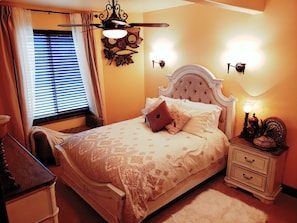 Premium bedding, down duvets, Tempur-Pedic beds, minibar