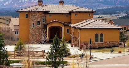 Chateau du Pikes Peak, a Tuscany Retreat