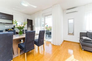 Interior - Apartment with Pool and Terrace (Novalja)