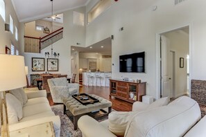 TV - 2106 Summerwoods - Pristine Townhome With Just a Short Walk To The Beach! (Fernandina Beach)