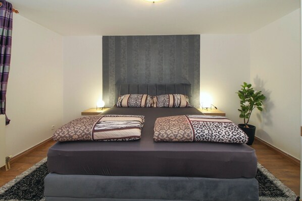 2 bedrooms, WiFi, bed sheets