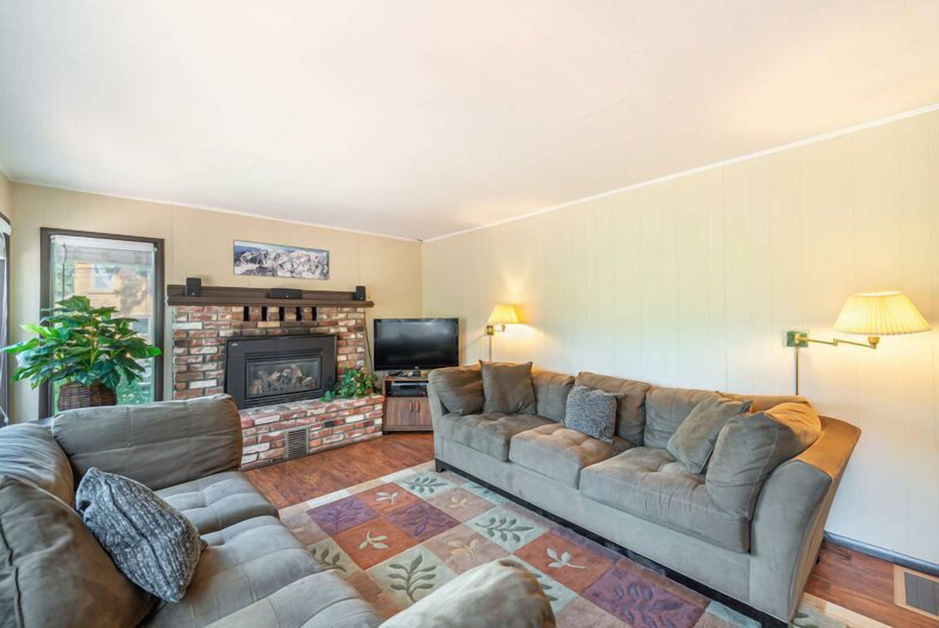 Sierra Getaway - Pet-Friendly - Views of Donner Lake!