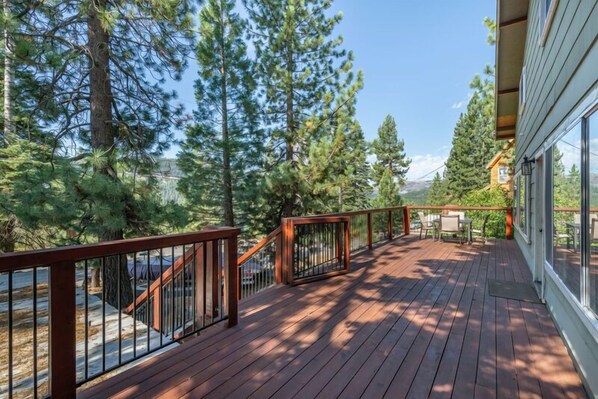 Terrace/patio - Sierra Getaway - Pet-Friendly - Views of Donner Lake! (Truckee)