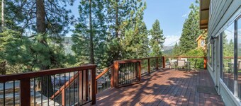 Sierra Getaway - Pet-Friendly - Views of Donner Lake!