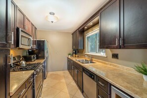 Fridge, microwave, oven, stovetop - Sierra Getaway - Pet-Friendly - Views of Donner Lake! (Truckee)