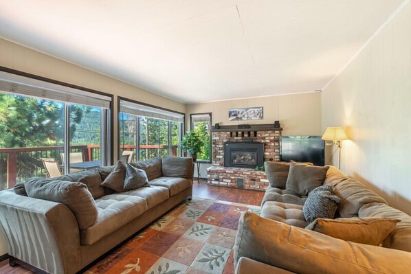 TV, fireplace, DVD player, table football