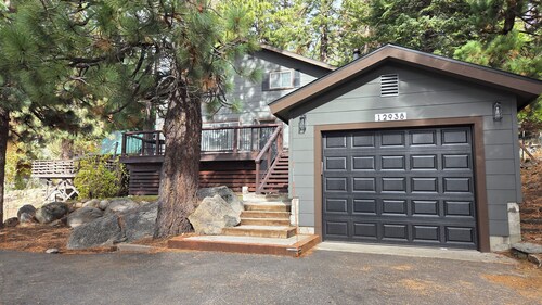 Sierra Getaway - Pet-Friendly - Views of Donner Lake!