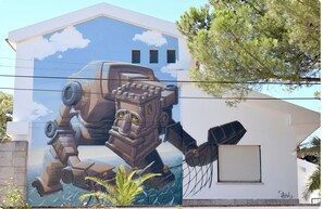 المنشأة من الخارج