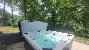Bañera de hidromasaje al aire libre