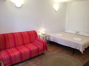 3 chambres, fer et planche à repasser, Wi-Fi gratuit, draps fournis