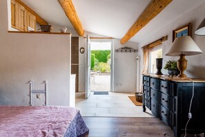 2 makuuhuonetta, silitysrauta/-lauta, ilmainen Wi-Fi, vuodevaatteet