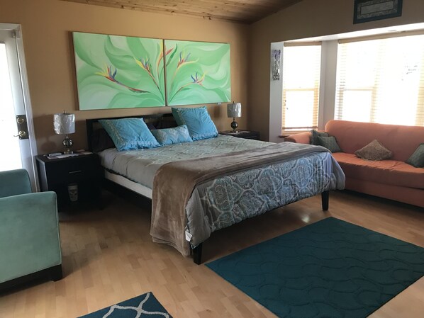 5 bedrooms, desk, iron/ironing board, WiFi