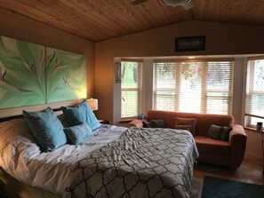 5 bedrooms, desk, iron/ironing board, WiFi