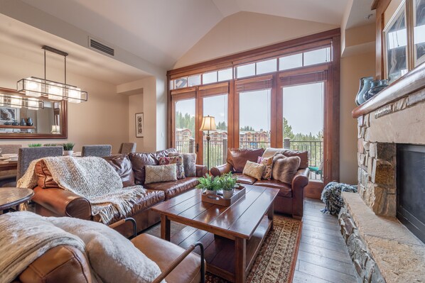 TV, fireplace, DVD player - Iron Horse North - Luxury in the Northstar Village! (Truckee)
