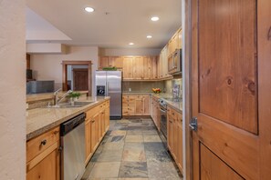 Fridge, microwave, oven, stovetop - Iron Horse North - Luxury in the Northstar Village! (Truckee)