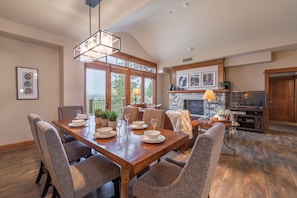 TV, fireplace, DVD player - Iron Horse North - Luxury in the Northstar Village! (Truckee)
