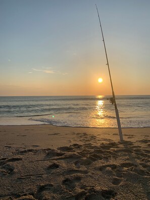 Ligstoelen aan het strand, strandlakens