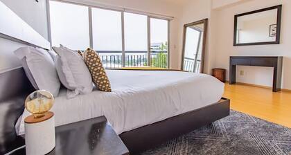 Beautiful 1BR Condo Perfect location @Santa Fe