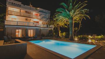 Outdoor pool, a heated pool