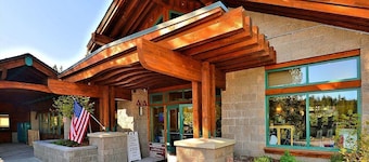 Ski Bowl Condo - Steps from Tahoe Donner Ski Hill